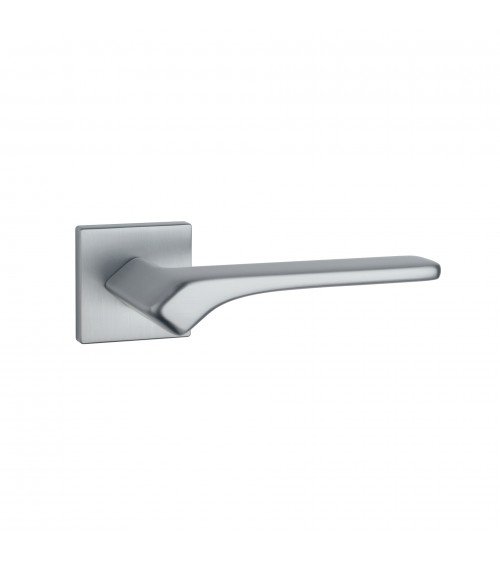 Puxador de porta cromado acetinado BERGERIA ferragens design