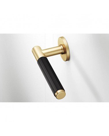 Puxadores de porta bicolor Slim design dourado e preto sobre fundo branco