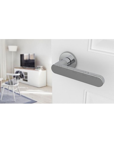 Puxador de porta ALORA puxador design cor 2 vista inclinada montado numa porta