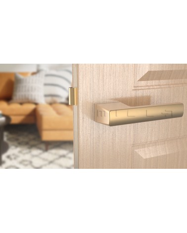 Puxador de porta ouro mate BRISA puxador design montado numa porta