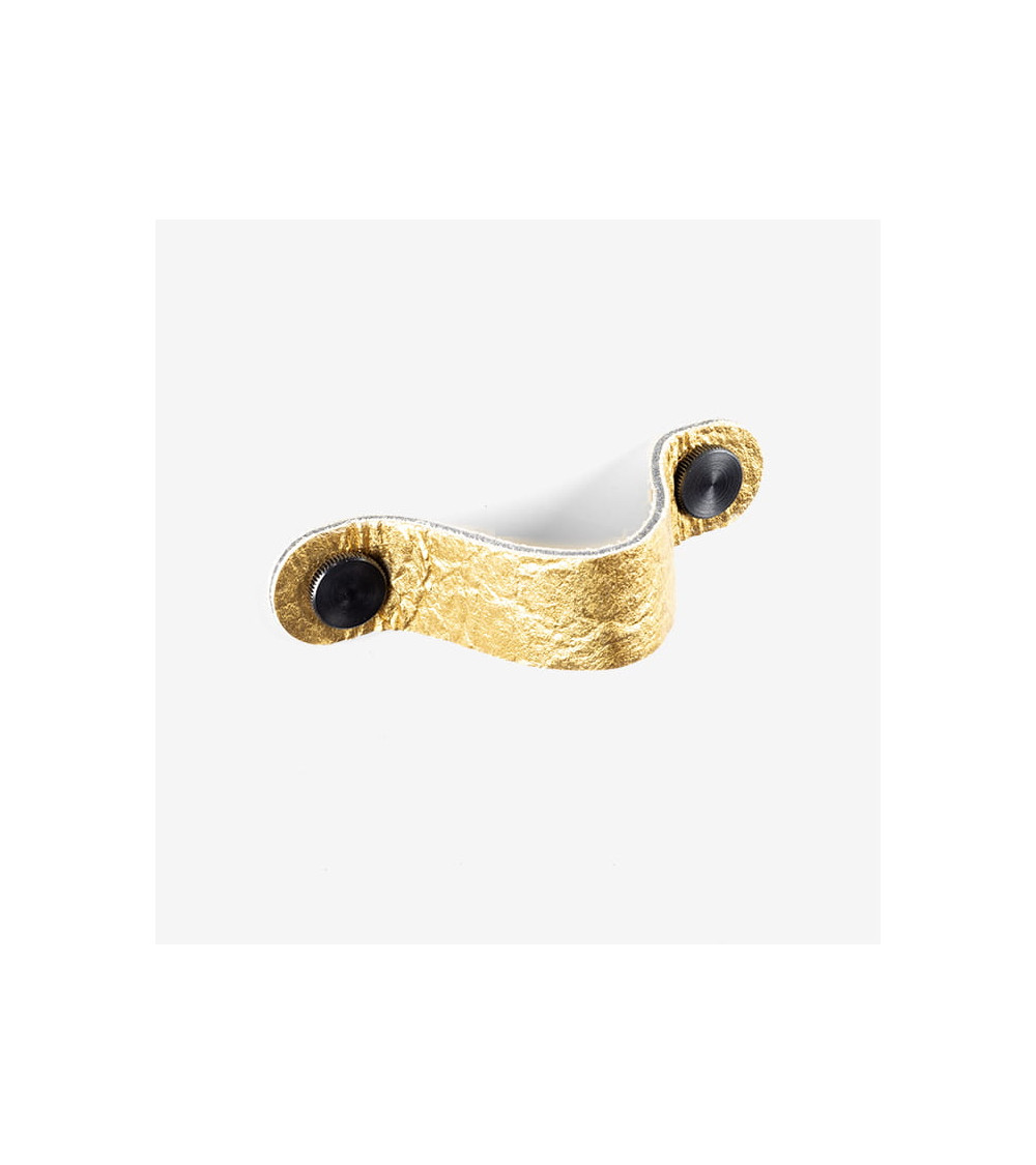Puxador de móvel dourado em couro de abacaxi - puxador design