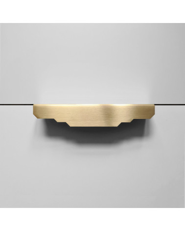Puxador de móvel em latão escovado Karla Edge design para quarto pousado horizontalmente