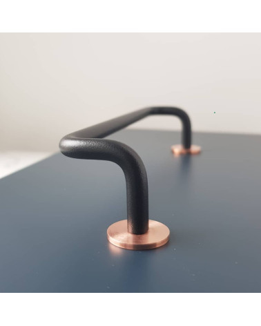 Puxador de móvel preto AVA puxador de design vista de baixo com zoom