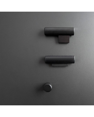 Botão de móvel preto AVANTI puxador design visto de cima