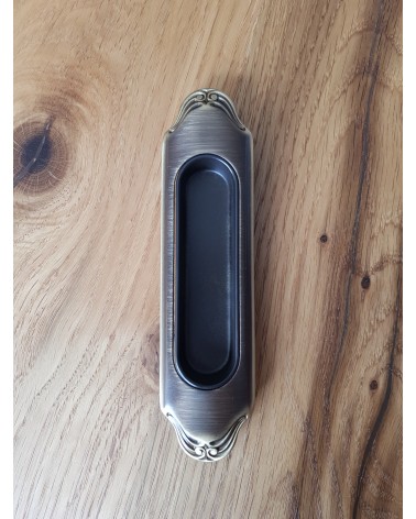 Puxador para porta deslizante sóbrio MANDELLI 1028 ferragens design cor 3 colocado sobre uma placa