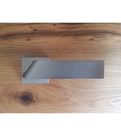 Puxador de porta Buzz QR com roseta chave I - ferragens design