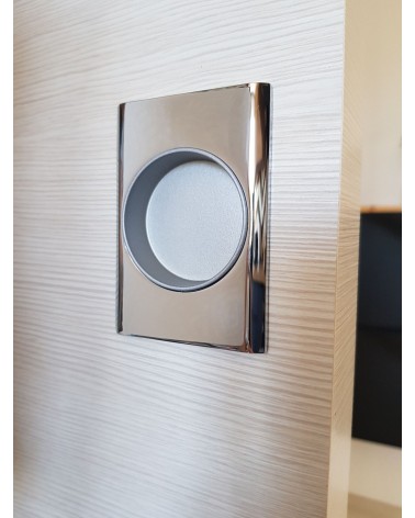 Puxador para porta deslizante minimalista MANDELLI 1038TL ferragens design montado numa porta
