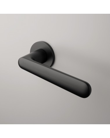 Puxador de porta Clássico ARIA puxador design montado numa porta