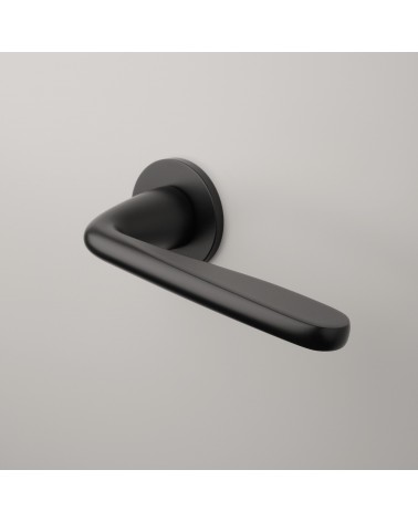 Puxador de porta contemporâneo HIACYNTA puxador design montado numa porta