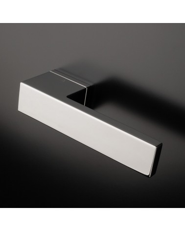 Puxador de porta cromo polido CARLINA design montado numa porta