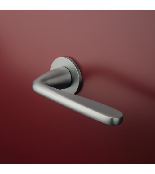 Puxador de porta cromado acetinado HIACYNTA puxador design