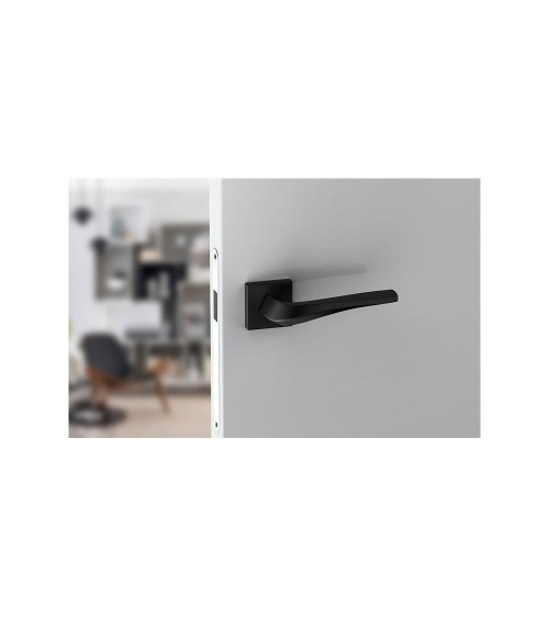Puxador de porta preto mate FLOW sobre placa quadrada - puxador design