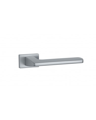 Maçaneta de porta cromada acetinada YUKA design vista de baixo