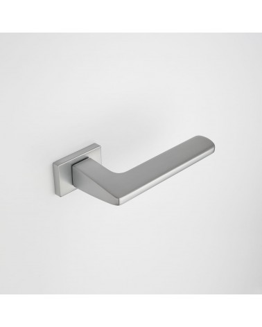 Maçaneta de porta cromada acetinada YUKA design vista de cima