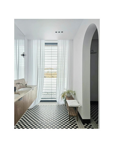Puxador de móvel em latão KARLA BLACK puxador design instalado num móvel