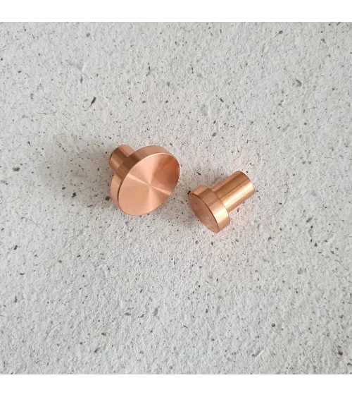 Botão de móvel em latão NENA M design