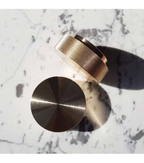 Botão de móvel dourado mate TOVE design