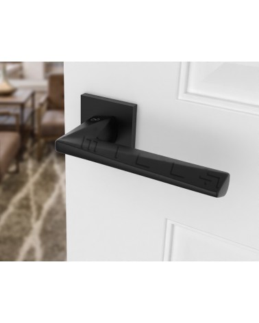 Puxador de porta zamak DIAMANT design cor 1 vista inclinada montado numa porta