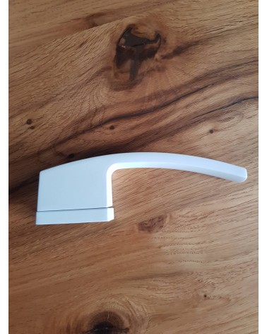 Puxador de porta em zamak Arc puxador design vista de lado colocado sobre uma placa