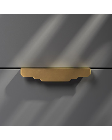 Puxador de móvel em latão KARLA LACK design fixado horizontalmente sobre um fundo