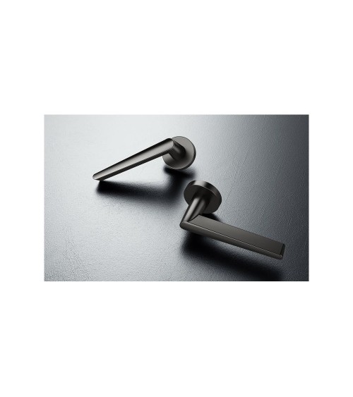 Puxador de porta preto Arrow ferragens design