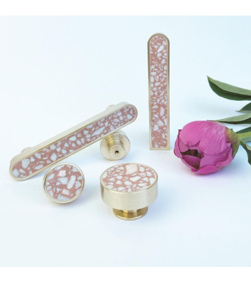 Botão de móvel em latão e Pink Terrazzo puxador design modelo largo