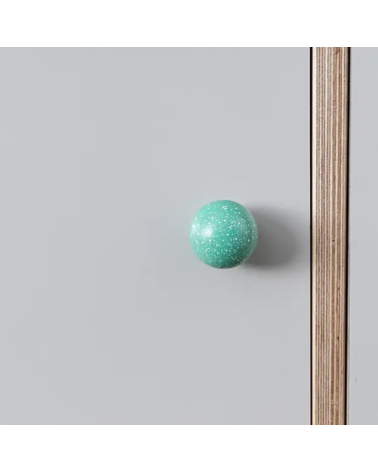 Puxador de móvel em madeira de faia Verde claro/branco Mistura design fixado num móvel
