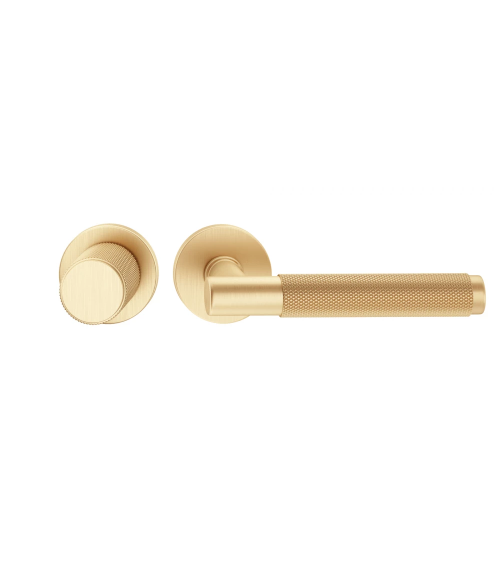 Duo assimétrico puxador e botão de porta texturado ouro mate Time puxador design alinhados horizontalmente