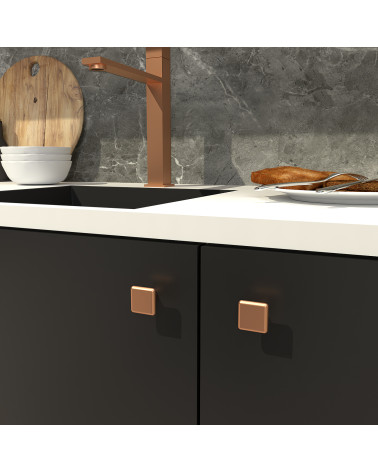 Puxador de móvel cobre NOX design fixado num móvel de cozinha