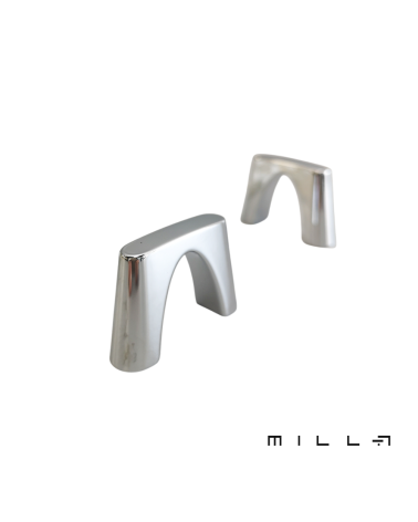 Puxador de móvel cromado brilhante SID puxador design vista em perspectiva sobre fundo branco