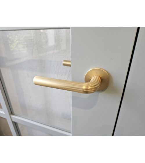 Puxador de porta ouro acetinado Frella puxador design