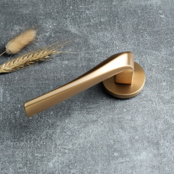 Puxador de porta dourado ouro mate | MILLAPOIGNEES