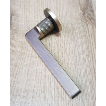 Puxador de porta cor bronze - Seleção MILLAPOIGNEES