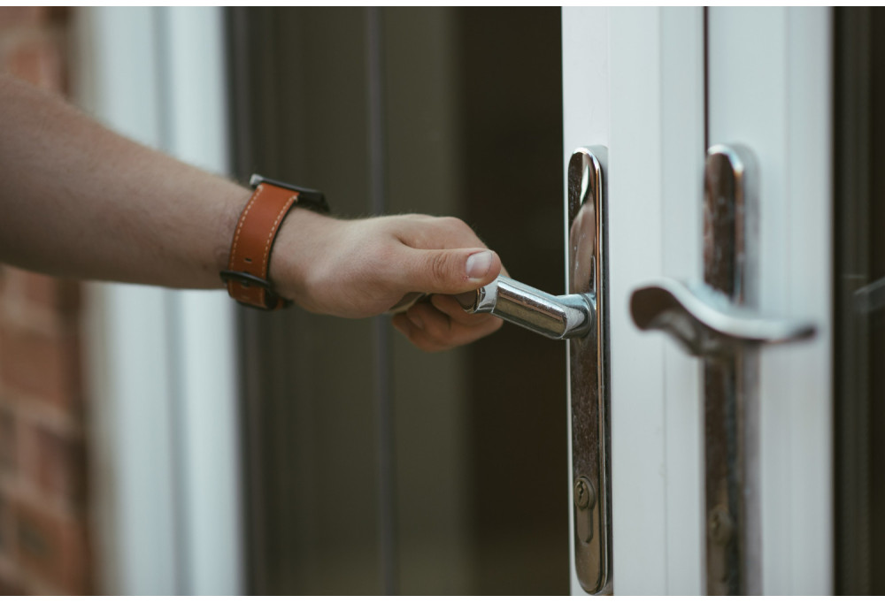 Puxador ou pulso de porta? Dicas para não os confundir