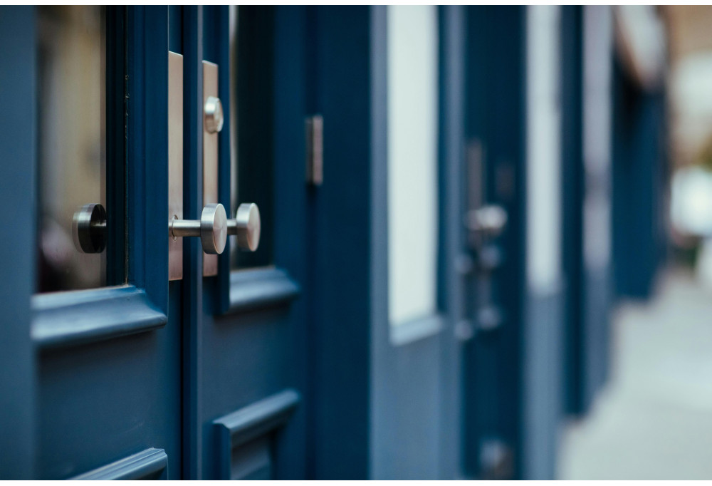 Como escolher um puxador de porta resistente a condições extremas?