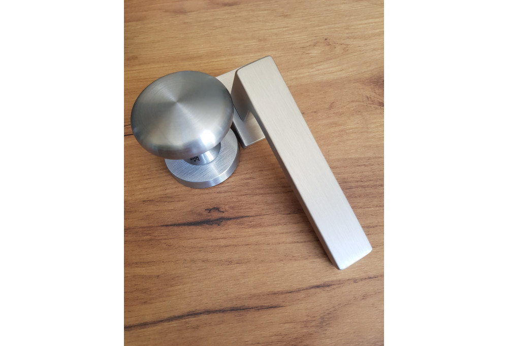 Placa puxador de porta: placa redonda ou placa retangular?