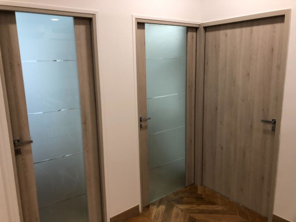 instalação dos nossos puxadores design - modelo Warna cromado acetinado